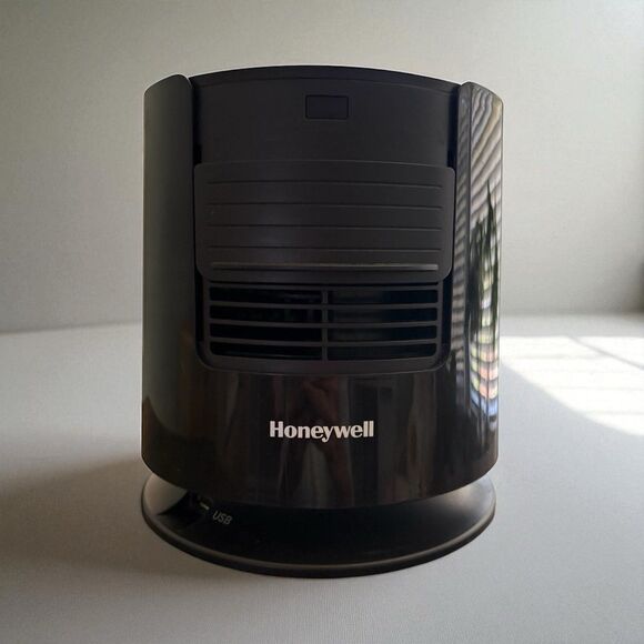 Honeywell DreamWeaver HTF400 Oscillating Sleep Fan With Pink Noise USB Port - Picture 1 of 11